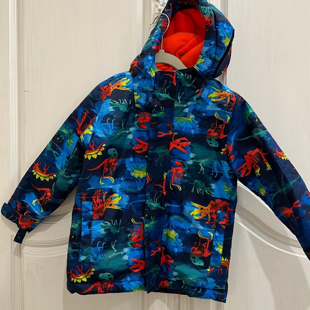 Childrens place boys 4T winter coat with inside elastic to protect from snow
